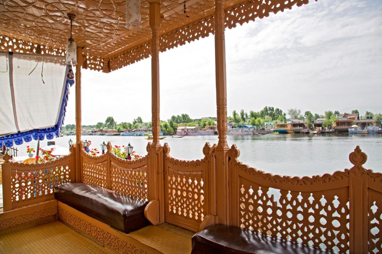 Chicago Group Of Houseboats Hotell Srīnagar Exteriör bild