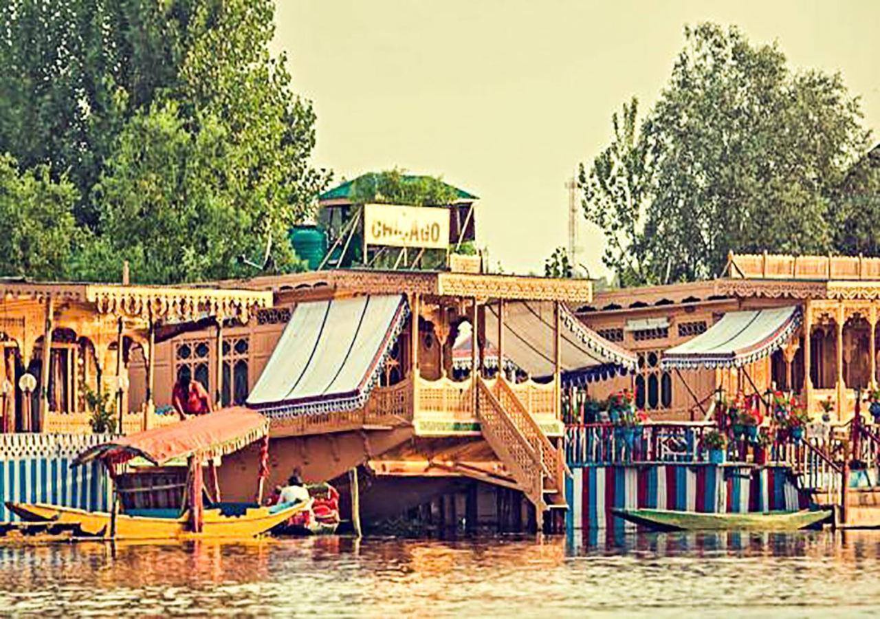 Chicago Group Of Houseboats Hotell Srīnagar Exteriör bild